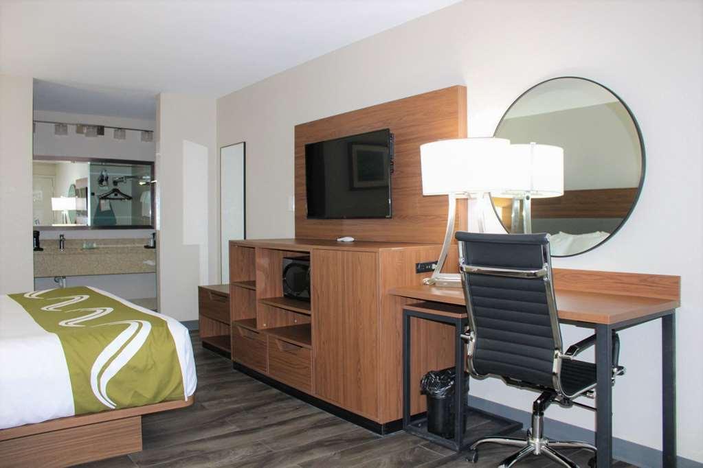 Quality Inn & Suites Near White Sands National Park Alamogordo Room photo