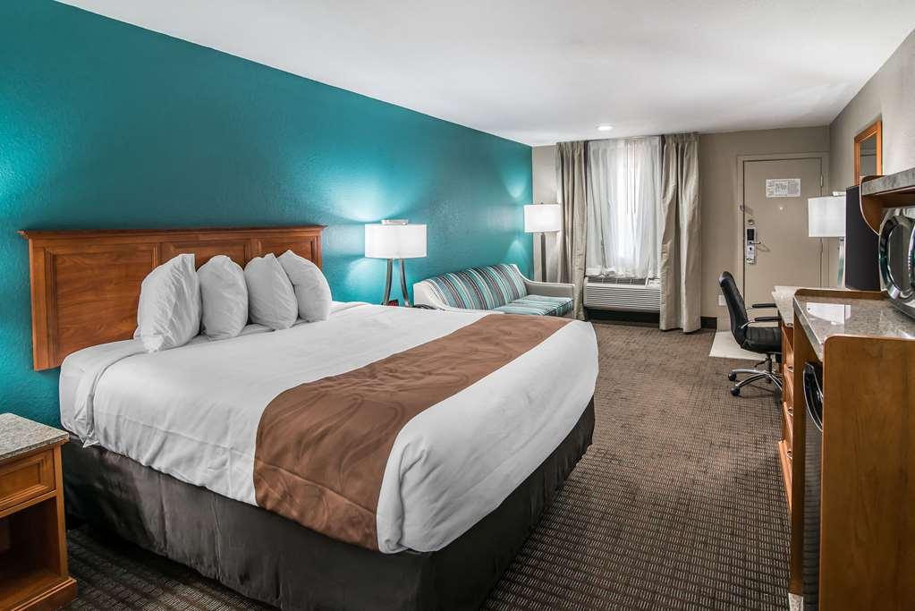Quality Inn & Suites Near White Sands National Park Alamogordo Room photo